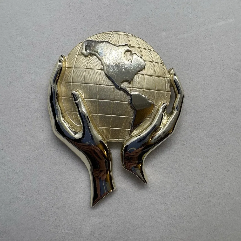 World in Hands Pin/Brooch‎ Gold Tone Whole World In Your Hands Globe 3D